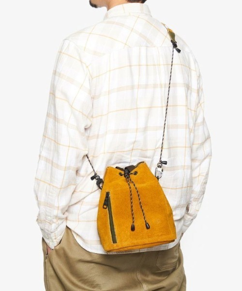 AS2OV(アッソブ)の「AS2OV (アッソブ) WATER PROOF SUEDE DRAWSTRING BAG / 巾着 バッグ(ショルダーバッグ・メンズ・ブラック/ネイビー/カーキ/マスタード/ワインレッド/チョコ/ターコイズブルー/グレー/オレンジ/キャメル・FREE)」の18枚目の写真