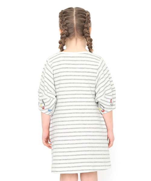 Design Tshirts Store graniph（デザイン　ティーシャツ　ストア　グラニフ）の「チューリップノート｜キッズ刺繍ボリューム五分袖ワンピース(オフホワイト)（ワンピース・キッズ・オフホワイト・130/90/110）」の8枚目の写真