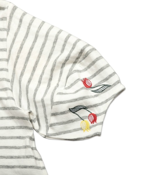 Design Tshirts Store graniph（デザイン　ティーシャツ　ストア　グラニフ）の「チューリップノート｜キッズ刺繍ボリューム五分袖ワンピース(オフホワイト)（ワンピース・キッズ・オフホワイト・130/90/110）」の4枚目の写真