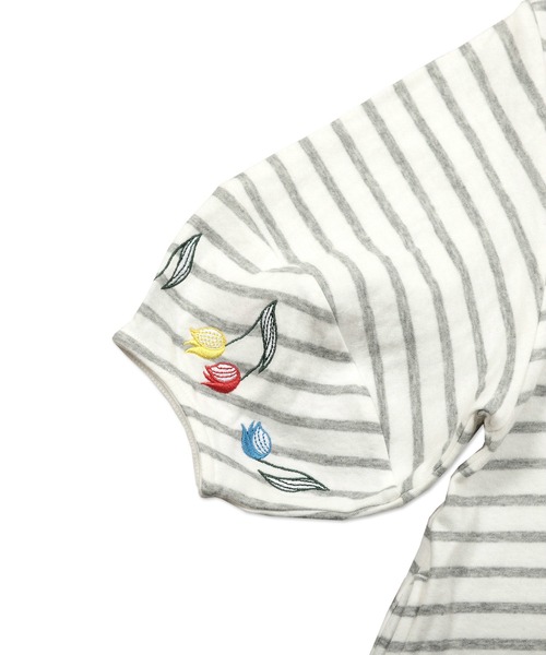 Design Tshirts Store graniph（デザイン　ティーシャツ　ストア　グラニフ）の「チューリップノート｜キッズ刺繍ボリューム五分袖ワンピース(オフホワイト)（ワンピース・キッズ・オフホワイト・130/90/110）」の6枚目の写真