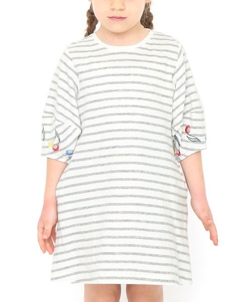 Design Tshirts Store graniph（デザイン　ティーシャツ　ストア　グラニフ）の「チューリップノート｜キッズ刺繍ボリューム五分袖ワンピース(オフホワイト)（ワンピース・キッズ・オフホワイト・130/90/110）」の3枚目の写真