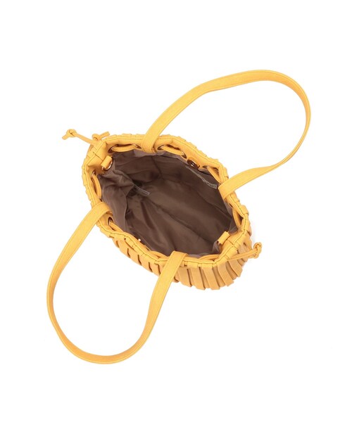 SHOO・LA・RUE（シューラルー）の「◆デニム合皮プリーツ巾着トート（トートバッグ・レディース・イエロー/ネイビー/ベージュ・00）」の4枚目の写真