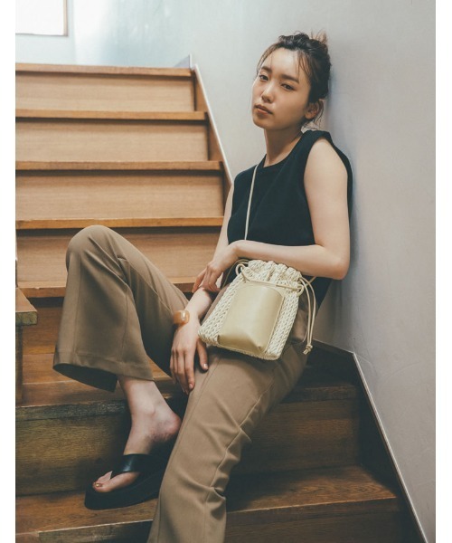 Re:EDIT（リエディ）の「[低身長/高身長サイズ有]ストレッチツイルバックスリットダーツセミフレアパンツ（スラックス・レディース・ブラック/モカ/オレンジ/ライトベージュ・SHORT/TALL/MEDIUM/LARGE/SMALL）」の17枚目の写真