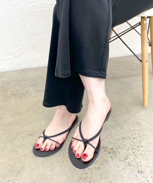 SHENERY（シーナリー）の「(NICOLAS LAINAS/ニコラスライナス) トングサンダル（サンダル・レディース・ブラック/ベージュ・38/36/37）」の2枚目の写真