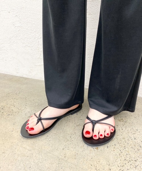 SHENERY（シーナリー）の「(NICOLAS LAINAS/ニコラスライナス) トングサンダル（サンダル・レディース・ブラック/ベージュ・38/36/37）」の7枚目の写真