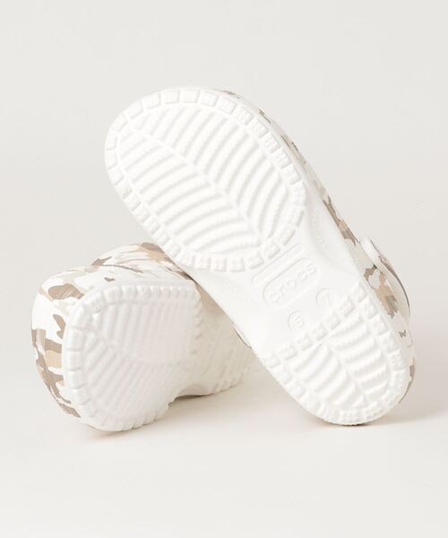 Crocs カモ Classic Clog Printed Camo Clog シューズ クロックスクラシック プリンテッド カモ クロッグ サンダル Crocs クロックス のファッション