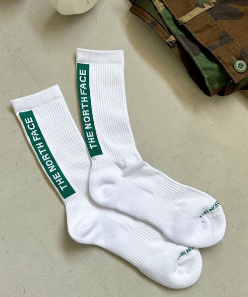 THE NORTH FACE（ザノースフェイス）の「【THE NORTH FACE(ザ・ノースフェイス)】ロゴ ラインソックス BIG LOGO MID SOCKS（ソックス/靴下・メンズ・ホワイト/ブラック・M/L）」の2枚目の写真