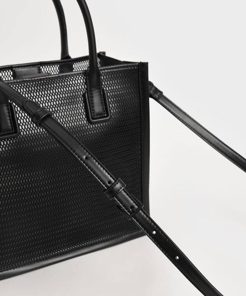 CHARLES & KEITH（チャールズ & キース）の「メッシュダブルハンドル トートバッグ / Mesh Double Handle Tote Bag（トートバッグ・レディース・ライトブルー/ブラック/オレンジ/ライトピンク・M）」の20枚目の写真