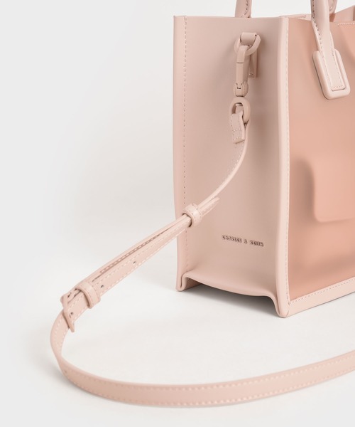 CHARLES & KEITH（チャールズ & キース）の「メッシュダブルハンドル トートバッグ / Mesh Double Handle Tote Bag（トートバッグ・レディース・ライトブルー/ブラック/オレンジ/ライトピンク・M）」の14枚目の写真