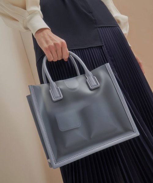CHARLES & KEITH（チャールズ & キース）の「メッシュダブルハンドル トートバッグ / Mesh Double Handle Tote Bag（トートバッグ・レディース・ライトブルー/ブラック/オレンジ/ライトピンク・M）」の5枚目の写真