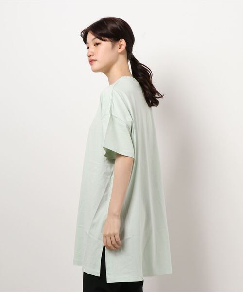 AMERICAN HOLIC（アメリカンホリック）の「サイドスリット半袖カットチュニック（Tシャツ/カットソー・レディース・ブラック/オフホワイト/サックスブルー/オレンジ/ミント・M/L）」の7枚目の写真