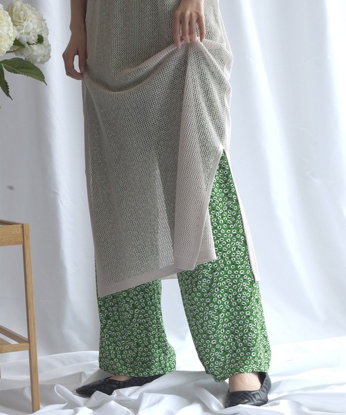 Alley by w closet（アリーバイダブルクローゼット）の「【Alley】フラワー柄ウエストゴムイージーパンツ（その他パンツ・レディース・ブラック/レッド/グリーン・FREE）」の3枚目の写真