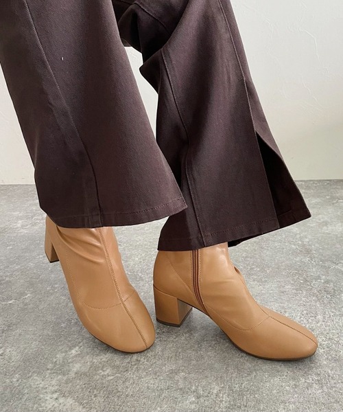 PAGEBOY(ページボーイ)の「ラウンドストレッチブーツ(ブーツ・レディース・オフホワイト/ブラック/ブラウン系その他・SMALL/MEDIUM/LARGE)」の1枚目の写真