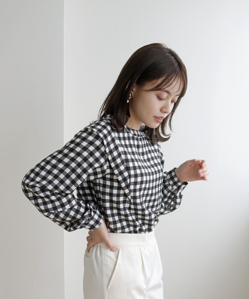 cheriella(シェリエラ)の「【TwentyThree】ギンガムパワショルブラウス(シャツ/ブラウス・レディース・ブラック×ホワイト/グレー×ホワイト・FREE)」の4枚目の写真