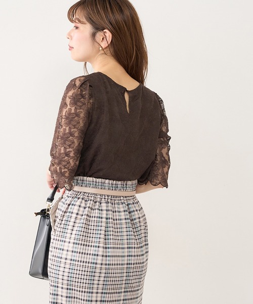 natural couture(ナチュラルクチュール)の「袖口スカラップフラワーレースブラウス(シャツ/ブラウス・レディース・アイボリー/ブラック/ブラウン/ピンク・FREE)」の11枚目の写真