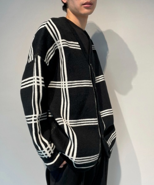 WESTBOY(ウエストボーイ)の「Check Drop Shoulder Oversized Cardigan WO21W3TP07 【WB ORIGINALS】(カーディガン/ボレロ・メンズ・イエロー/ブルー/ベージュ/ブラック/ブラック系その他・XL/L/M)」の2枚目の写真