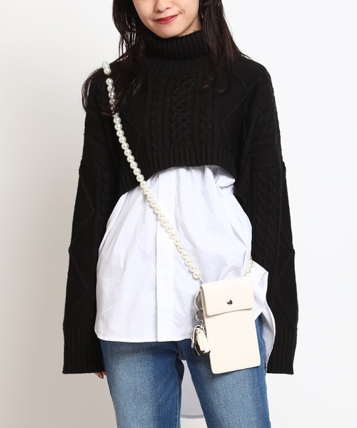 SPINNS（スピンズ）の「ショート丈 タートルネックニット（ニット/セーター・レディース・ブラック/アイボリー/グレイッシュベージュ・ONESIZE）」の2枚目の写真