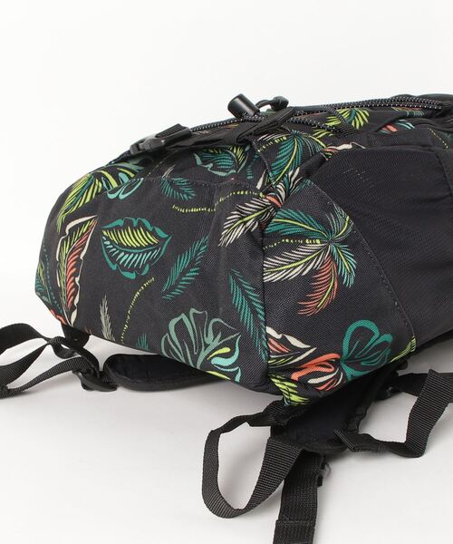 DAKINE（ダカイン）の「DAKINE GROM 13L バックパック/リュック   【2021年秋冬モデル】/ダカインバックパック・リュックサック（バックパック/リュック・レディース・ブルー/グリーン系その他/ブラックミックス/レッド系その他/カラフル/ブラック系その他・FREE）」の10枚目の写真