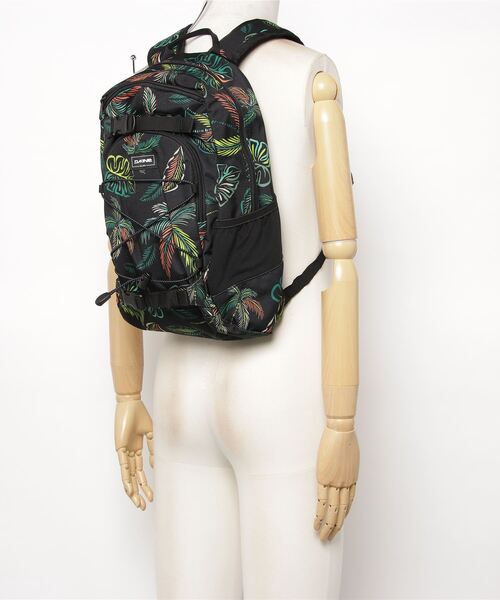 DAKINE（ダカイン）の「DAKINE GROM 13L バックパック/リュック   【2021年秋冬モデル】/ダカインバックパック・リュックサック（バックパック/リュック・レディース・ブルー/グリーン系その他/ブラックミックス/レッド系その他/カラフル/ブラック系その他・FREE）」の9枚目の写真