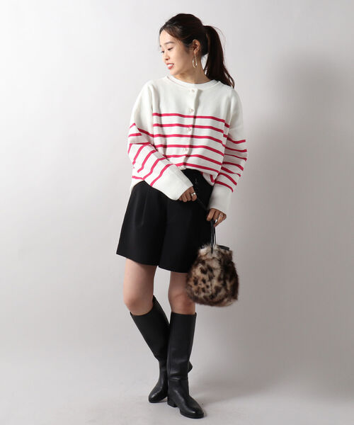 fredy emue（フレディエミュ）の「ワンタックショートパンツ（その他パンツ・レディース・ブラック/ベージュ系その他・36/38）」の4枚目の写真