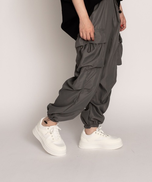 SVEC（シュベック）の「チャンキー ボリュームソール レトロ 厚底 ローテクスニーカー（スニーカー・レディース・ブラック/グリーン/ブラック×ブラック/ホワイト・39/40/38/37/36）」の8枚目の写真