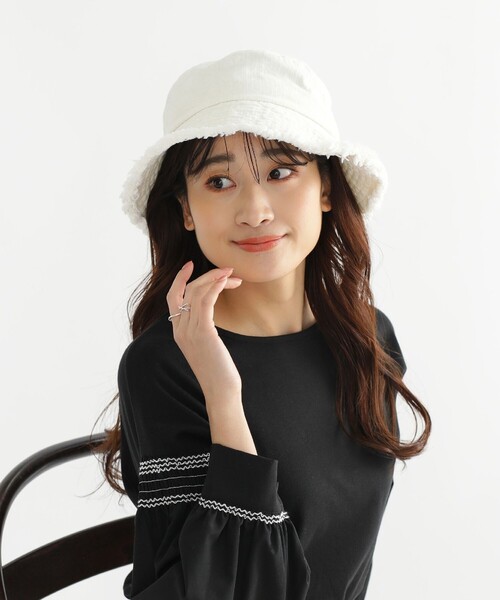 BEAMS HEART（ビームスハート）の「BEAMS HEART / つば先フリンジ バケットハット（ハット・レディース・ブラック/ホワイト系その他5/オリーブ/ベージュ・FREE）」の5枚目の写真
