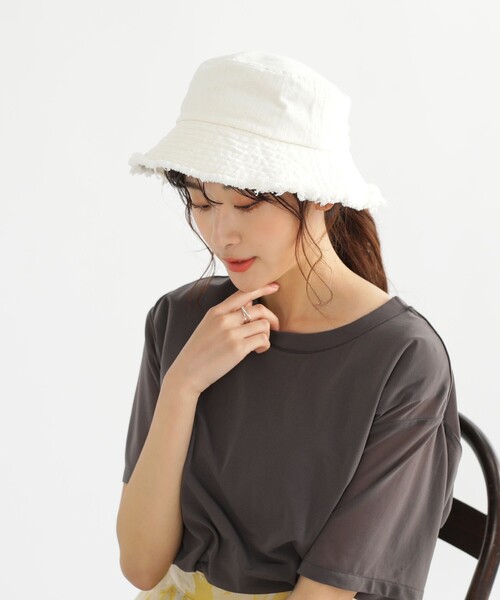 BEAMS HEART（ビームスハート）の「BEAMS HEART / つば先フリンジ バケットハット（ハット・レディース・ブラック/ホワイト系その他5/オリーブ/ベージュ・FREE）」の6枚目の写真