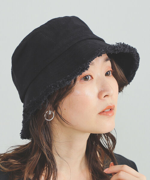 BEAMS HEART（ビームスハート）の「BEAMS HEART / つば先フリンジ バケットハット（ハット・レディース・ブラック/ホワイト系その他5/オリーブ/ベージュ・FREE）」の3枚目の写真