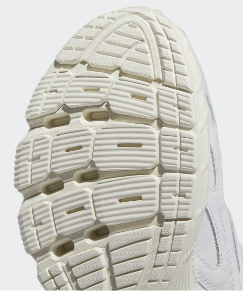 adidas（アディダス）の「アスター / Astir / 厚底スニーカー / アディダスオリジナルス（メンズ/レディース）（スニーカー・レディース・ホワイト・22.5cm/23.5cm/24.5cm/25.5cm/26.5cm/27.5cm/28.5cm/23.0cm/24.0cm/25.0cm/26.0cm/27.0cm/28.0cm/29.0cm/22.0cm）」の5枚目の写真