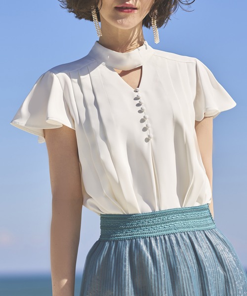 【セール】洗える ｜ チョーカーネックフリルスリーブブラウス ｜ 半袖 チョーカーネック トップス 体型カバー フリル袖 オフィスカジュアル 通勤服 華やか ブラウス（シャツ/ブラウス）｜RUIRUE BOUTIQUE（ルイルエブティック） 4,712円