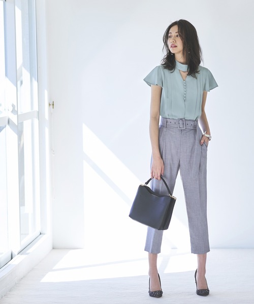 RUIRUE BOUTIQUE（ルイルエブティック）の「洗える ｜ チョーカーネックフリルスリーブブラウス ｜ 半袖  チョーカーネック トップス 体型カバー フリル袖 オフィスカジュアル 通勤服 華やか ブラウス（シャツ/ブラウス・レディース・ホワイト/ブルー/ライトグリーン/ライトベージュ・LL/S/M/L）」の13枚目の写真