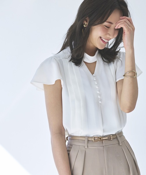 RUIRUE BOUTIQUE（ルイルエブティック）の「洗える ｜ チョーカーネックフリルスリーブブラウス ｜ 半袖  チョーカーネック トップス 体型カバー フリル袖 オフィスカジュアル 通勤服 華やか ブラウス（シャツ/ブラウス・レディース・ホワイト/ブルー/ライトグリーン/ライトベージュ・LL/S/M/L）」の20枚目の写真