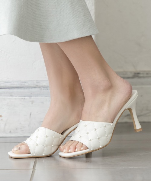 Julia Boutique(ジュリアブティック)の「パールキルティングサンダル/22067(サンダル・レディース・ホワイト/ブラック/ピンク・LL/3L/S/M/L)」の2枚目の写真