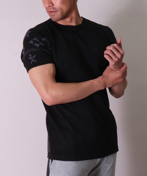 LUXE/R（ラグジュ）の「【ユニセックス】【LUXE/R】モノグラム ニット Tシャツ(RMS)（Tシャツ/カットソー・メンズ・ブラック/グレー・MEDIUM/LARGE）」の8枚目の写真