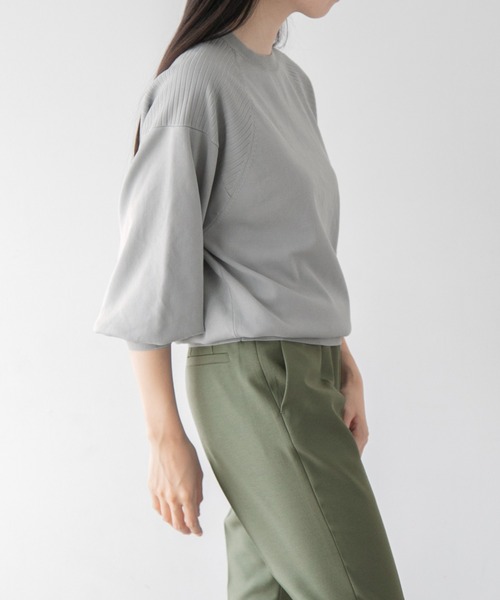 yuw（ユウ）の「１６Ｇラグランパフ８分袖　299449（ニット/セーター・レディース・ブラック/グレー/ブルー・FREE）」の2枚目の写真