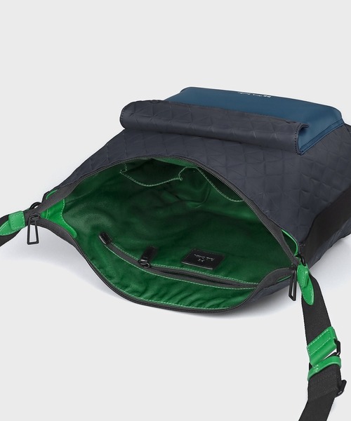 【Paul Smith】ショルダーバッグ ダイヤモンドエンボストラベル Paul Smith（ポールスミス）の「ダイヤモンドエンボストラベル