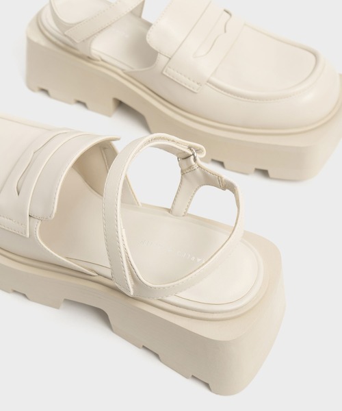 CHARLES & KEITH(チャールズ & キース)の「Sabra サブラ チャンキーローファーサンダル(ローファー・レディース・ブラック/オフホワイト・22.5cm/23cm/23.5cm/24.5cm/25cm/25.5cm)」の5枚目の写真