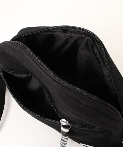 CHUMS（チャムス）の「【CHUMS/チャムス】 Small Trapezoid Shoulder Sweat（ショルダーバッグ・レディース・グリーン/その他1/その他2/その他3/ベージュ/グレー/ブラック・FREE）」の10枚目の写真