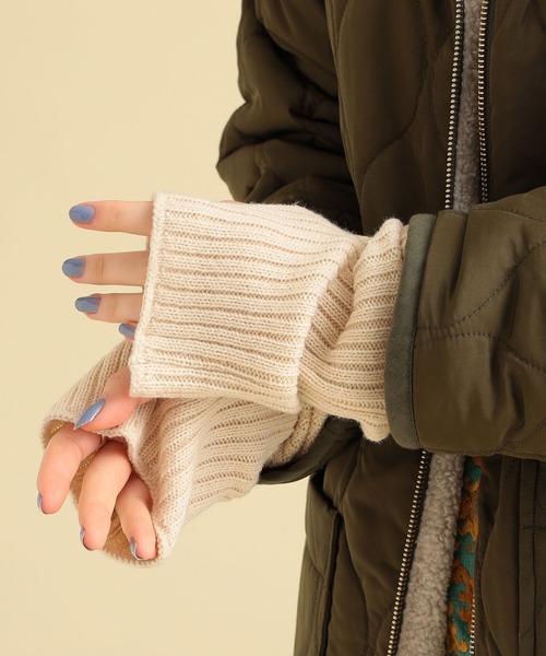 Ray BEAMS（レイビームス）の「Ray BEAMS / リブ アームウォーマー（アームカバー・レディース・ナチュラル/グリーン系その他2/ブラック/ブルー・ONE SIZE）」の6枚目の写真