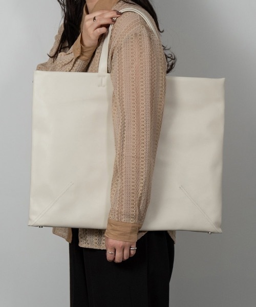 lawgy(ラウジー)の「deformation 2way tote bag(トートバッグ・レディース・ブラック/カーキ/アイボリー・FREE)」の8枚目の写真