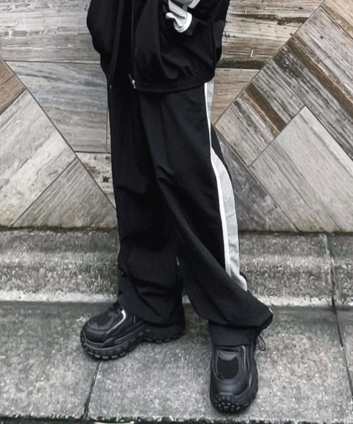 Figments(フィグメンツ)の「ラージトラックパンツ(その他パンツ・レディース・ブラック/グリーン/サックスブルー/パープル/グレー/ネイビー・SMALL/MEDIUM)」の2枚目の写真