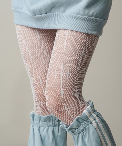 SPINNS(スピンズ)の「クロスデザイン網タイツ(タイツ/ストッキング・レディース・ホワイト/ブラック・ONESIZE)」の2枚目の写真