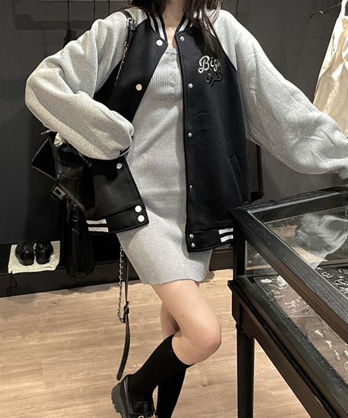 DAY CLOSET(デイ クローゼット)の「レディース ルーズシルエット刺繍ロゴスタジャン(スタジャン・レディース・ブラック/ネイビー・ONE SIZE)」の5枚目の写真