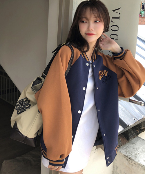 DAY CLOSET(デイ クローゼット)の「レディース ルーズシルエット刺繍ロゴスタジャン(スタジャン・レディース・ブラック/ネイビー・ONE SIZE)」の13枚目の写真