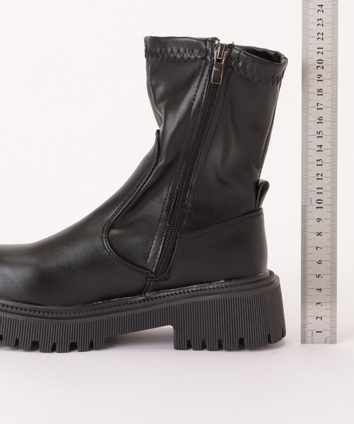 Lace Ladies（レースレディース）の「トラックソール厚底ショートブーツ（ブーツ・レディース・アイボリー/ブラック・23.5/24/ 25/23/24.5/22.5）」の5枚目の写真