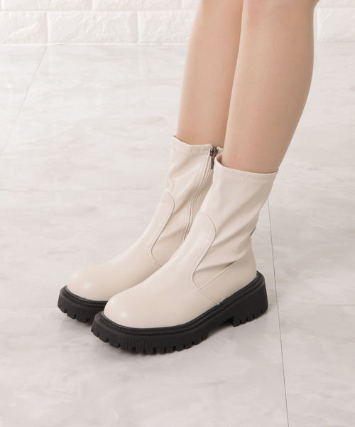 Lace Ladies（レースレディース）の「トラックソール厚底ショートブーツ（ブーツ・レディース・アイボリー/ブラック・23.5/24/ 25/23/24.5/22.5）」の3枚目の写真