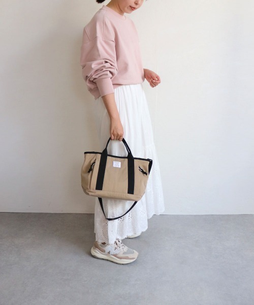 COLDE （コルデ）の「ファスナーポケット付き2wayナイロントートバッグ（トートバッグ・レディース・ブラック/グリーン/レオパード/ベージュ・FREE）」の5枚目の写真