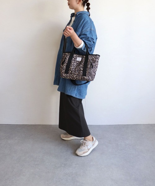 COLDE （コルデ）の「ファスナーポケット付き2wayナイロントートバッグ（トートバッグ・レディース・ブラック/グリーン/レオパード/ベージュ・FREE）」の9枚目の写真