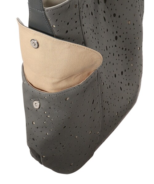 HIROKO HAYASHI（ヒロコハヤシ）の「◆FORATA(フォラータ)ワンショルダーバッグ（ショルダーバッグ・レディース・グレー系その他4・00）」の12枚目の写真