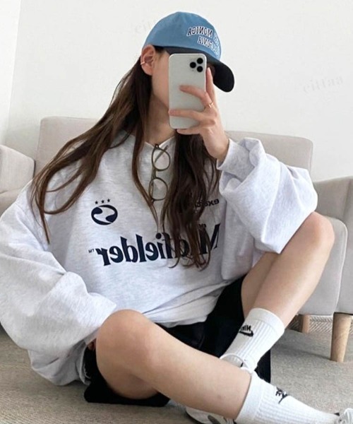 Dalfwin（ダールフィン）の「Midfielderプリントオーバーサイズスポーツウェア風スウェットトレーナー（スウェット・レディース・チャコールグレー/ブラック/グレー系その他・FREE）」の18枚目の写真